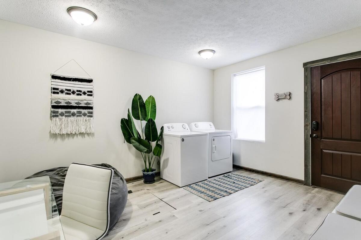 Bourbon Trail-12ft Ceilings-parking-chef's Kitchen
