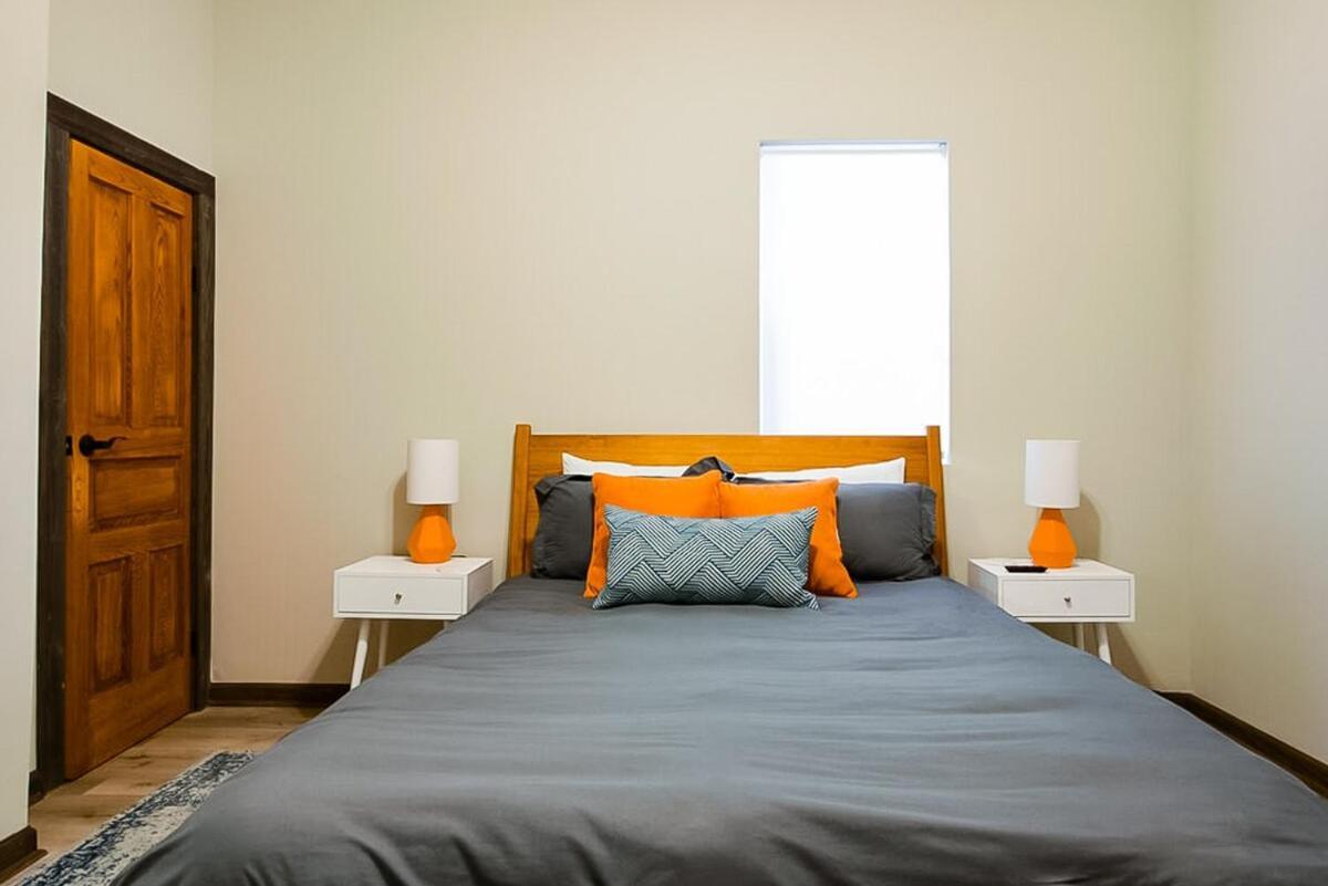 Holiday home Bourbon Trail-12ft Ceilings-parking-chef's Kitchen