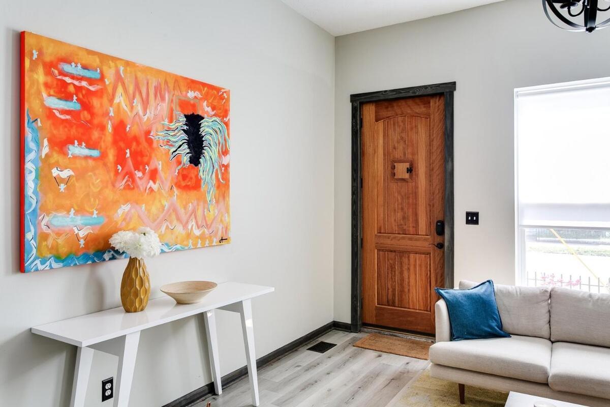Holiday home Bourbon Trail-12ft Ceilings-parking-chef's Kitchen *