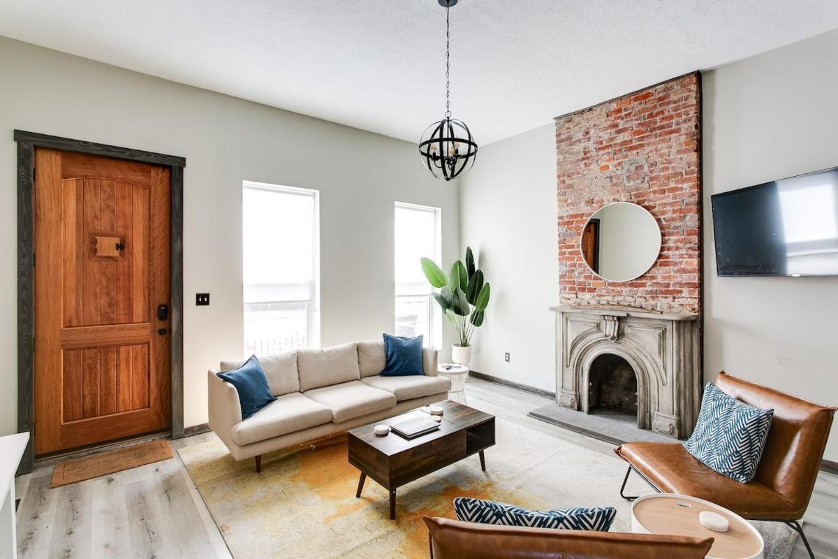 Bourbon Trail-12ft Ceilings-parking-chef's Kitchen