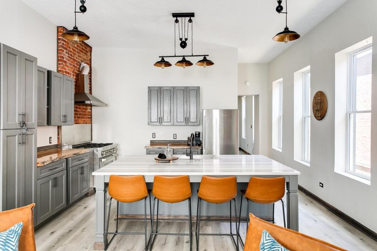 Holiday home Bourbon Trail-12ft Ceilings-parking-chef's Kitchen Louisville
