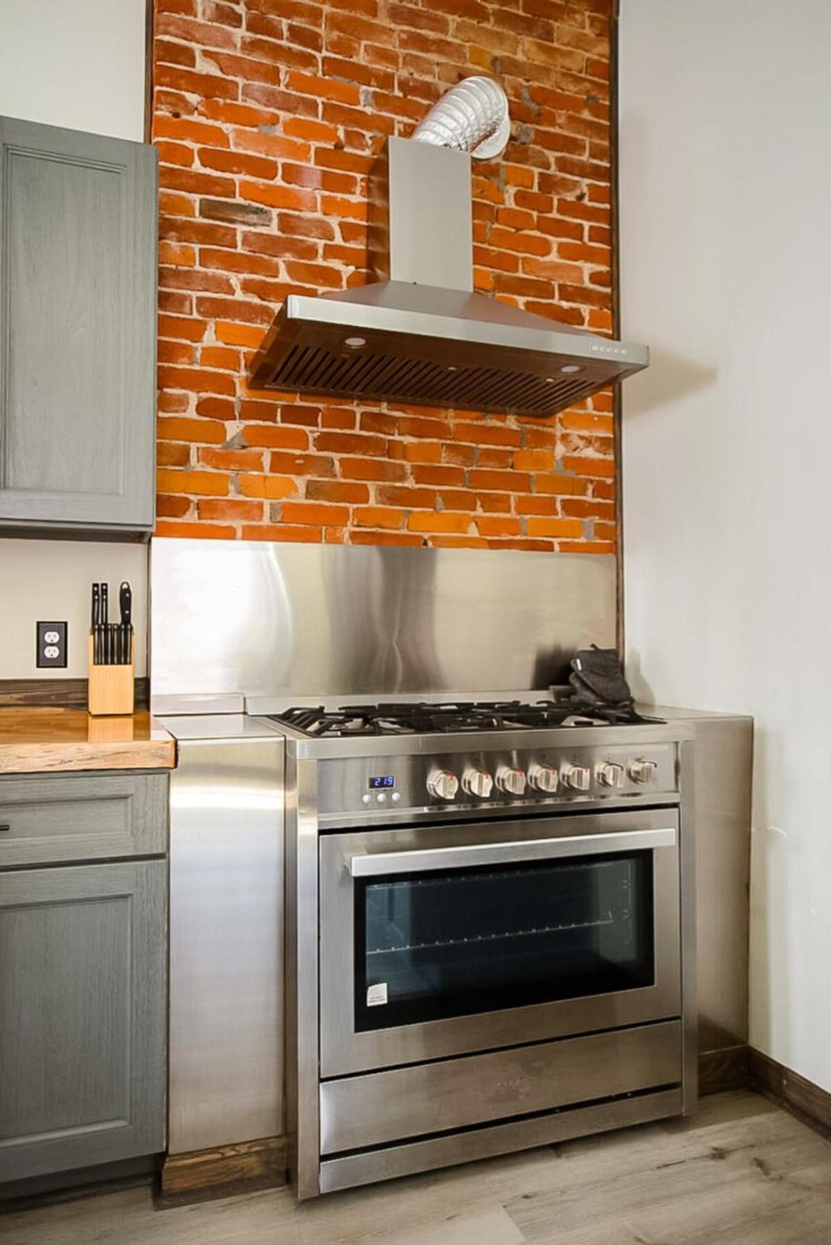 Holiday home Bourbon Trail-12ft Ceilings-parking-chef's Kitchen *
